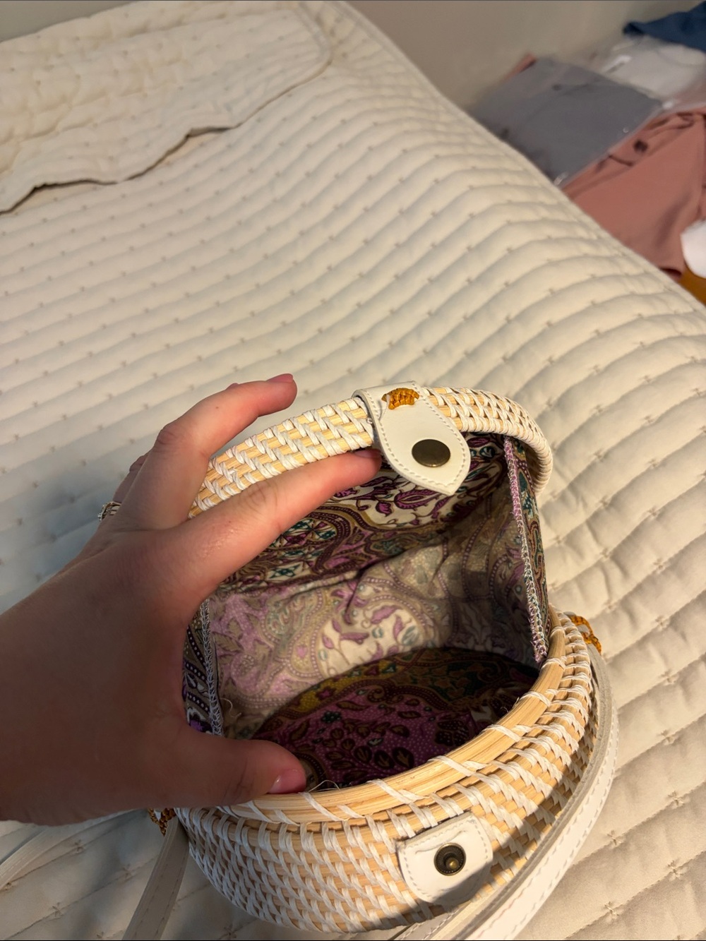 RATTAN MEXICANRound Woven Crossbody Bag in White and Natural - Picture 3 of 4